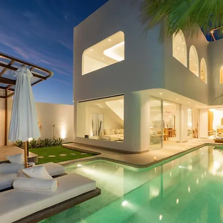 4Bd Mediterranean Canggu Villa With Rooftop And Private Pool