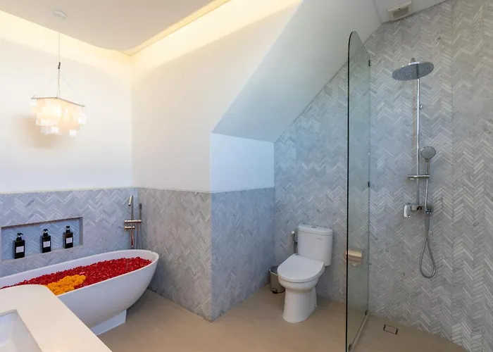 4bd Mediterranean With Rooftop And Private Pool Villa *
