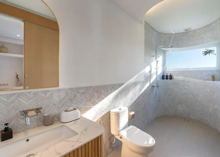 4bd Mediterranean With Rooftop And Private Pool Villa Canggu