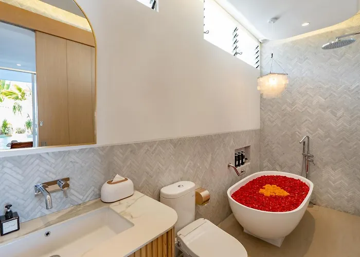 4bd Mediterranean With Rooftop And Private Pool Villa