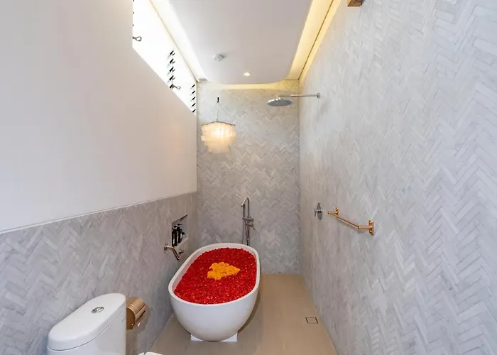 4bd Mediterranean With Rooftop And Private Pool Villa *