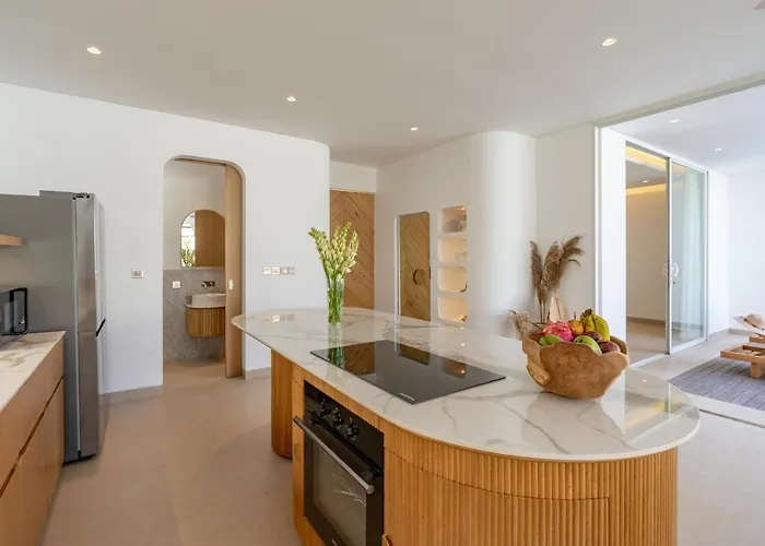 Villa 4bd Mediterranean With Rooftop And Private Pool Canggu