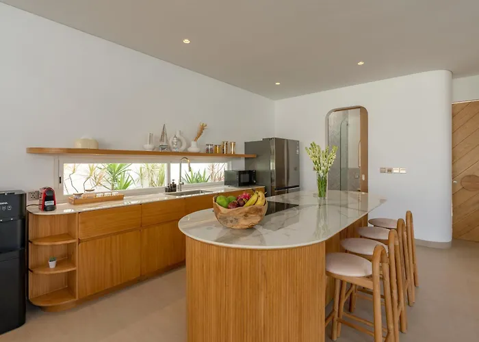 4bd Mediterranean With Rooftop And Private Pool Villa